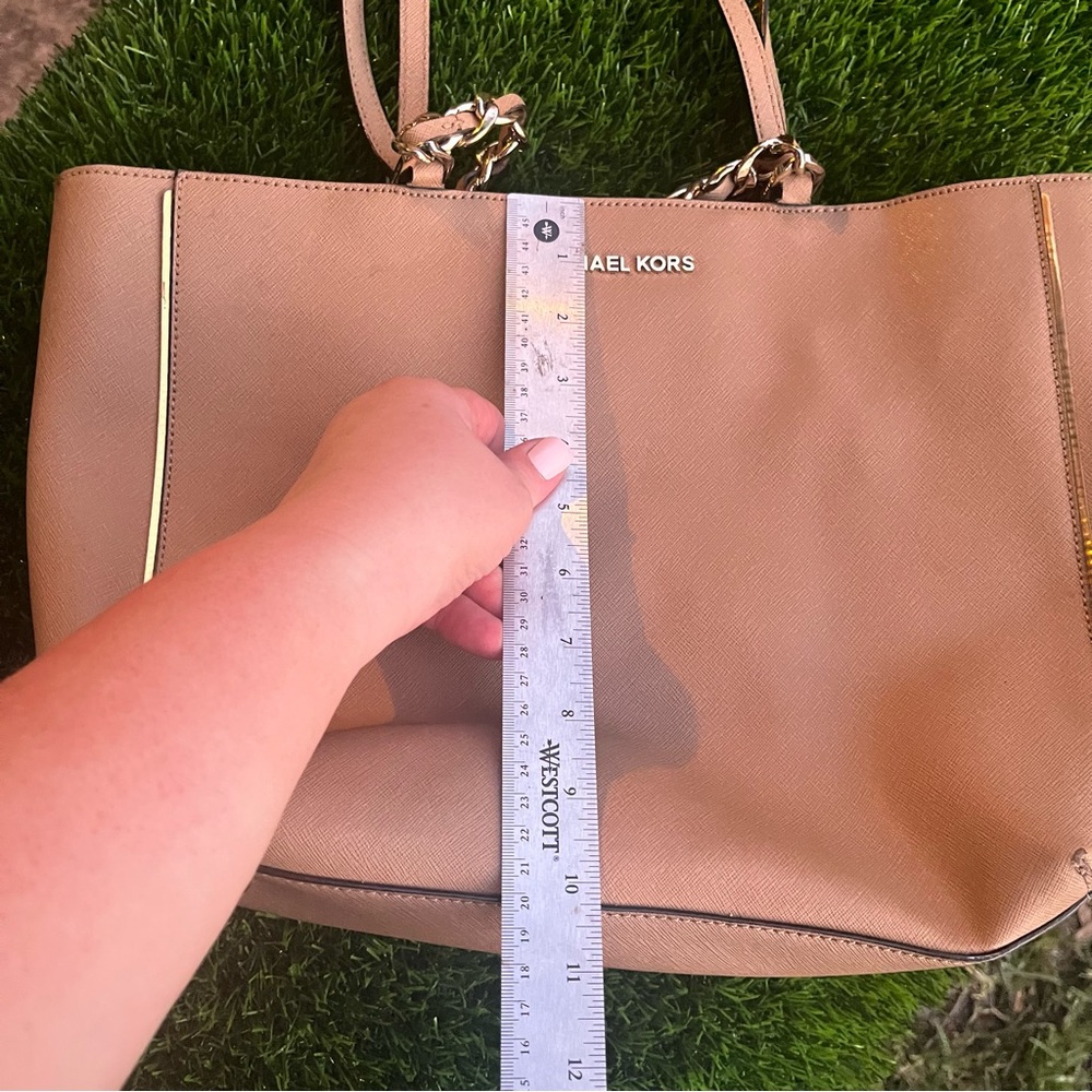 MICHAEL KORS TAN NUDE BEIGE GOLD CHAIN LEATHER SHOULDER HANDBAG PURSE GUC - Picture 8 of 16